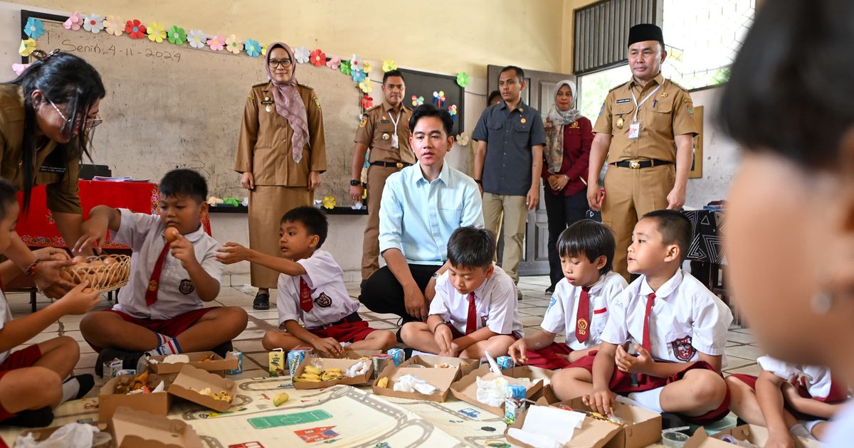 Gibran Kunjungi Palangka Raya, Tinjau Pasar Tradisional Kahayan dan Bagi-Bagi Makan Bergizi Gratis di SDN 1 Langkai