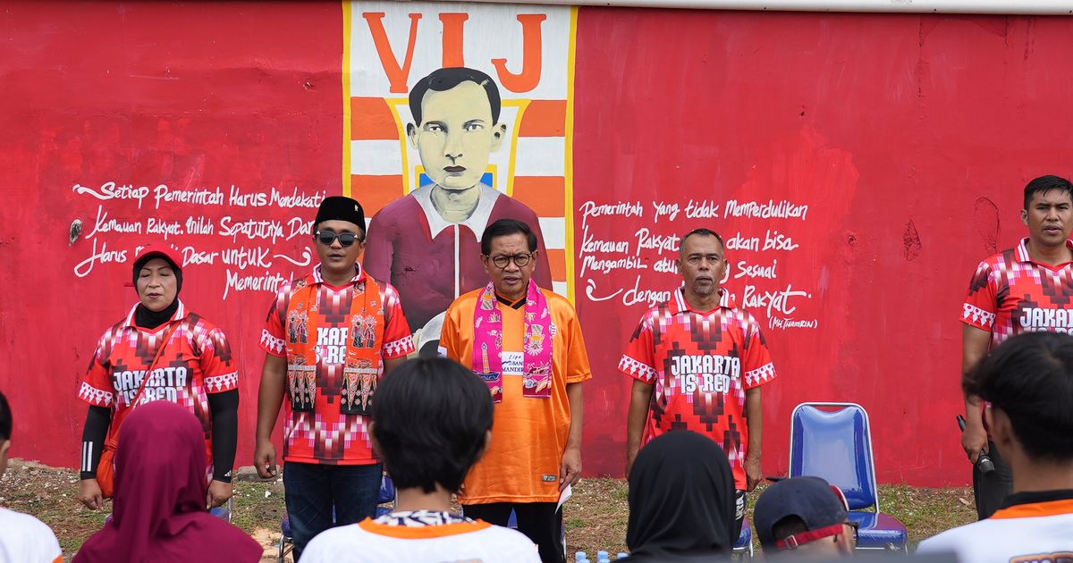 Pakai Baju Persija, Pramono Janji Renovasi Stadion VIJ Jadi Base Camp 'Macan Kemayoran'