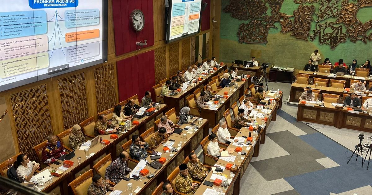 Rapat Komisi X DPR Perdana Bareng Tiga Menteri, Stella Christie dan Giring Ganesha Ikut Mendampingi