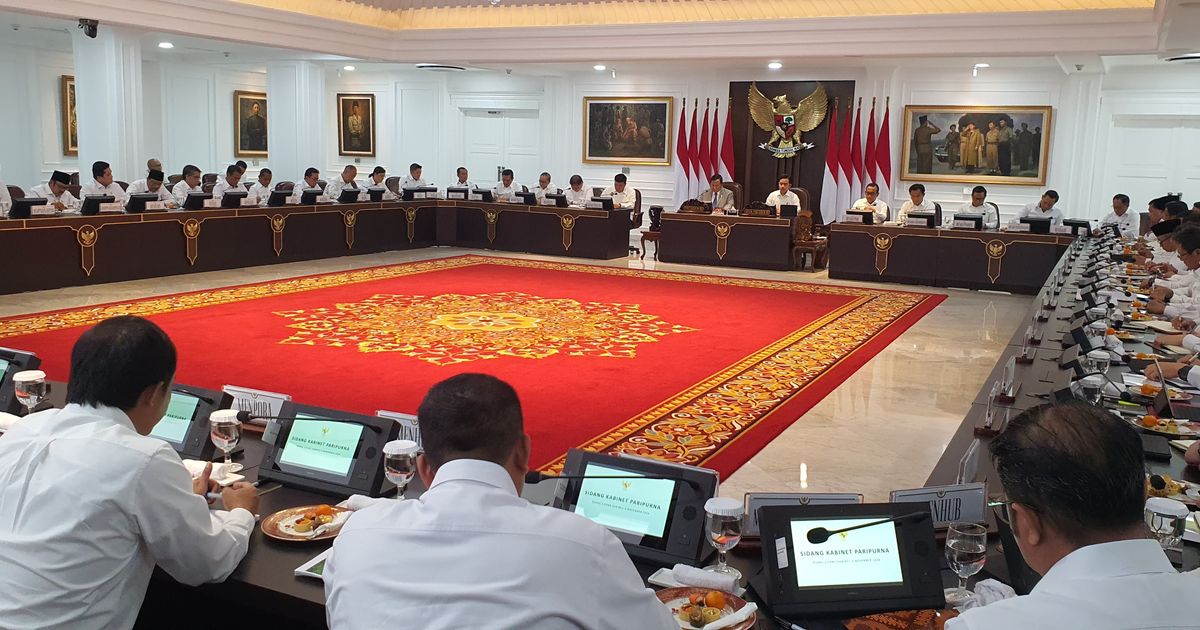 Gelar Sidang Kabinet, Prabowo Perintahkan Menteri Gunakan Kemeja Putih dan Celana Biru