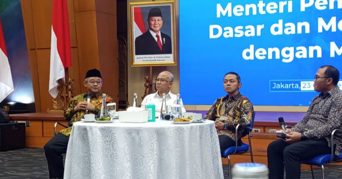 Mendikdasmen Janji Naikkan Gaji Guru ASN: Non-ASN Juga, Untuk Nominalnya Tunggu Saja