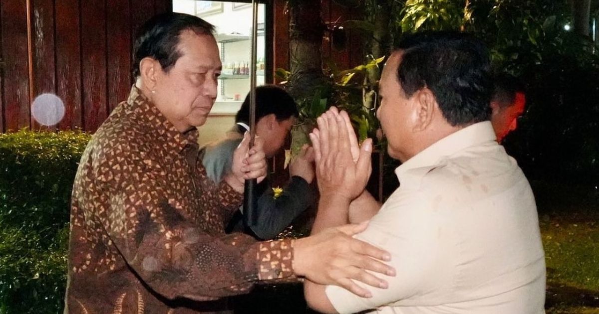 Helm PBB dan Simbol Bapak Perdamaian Dunia untuk SBY