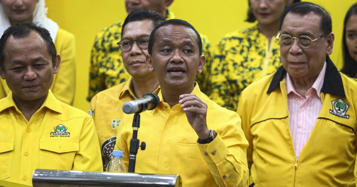 FOTO: Momen Bahlil Lahadalia Tegaskan Jokowi dan Gibran Tak Masuk Kepengurusan Partai Golkar