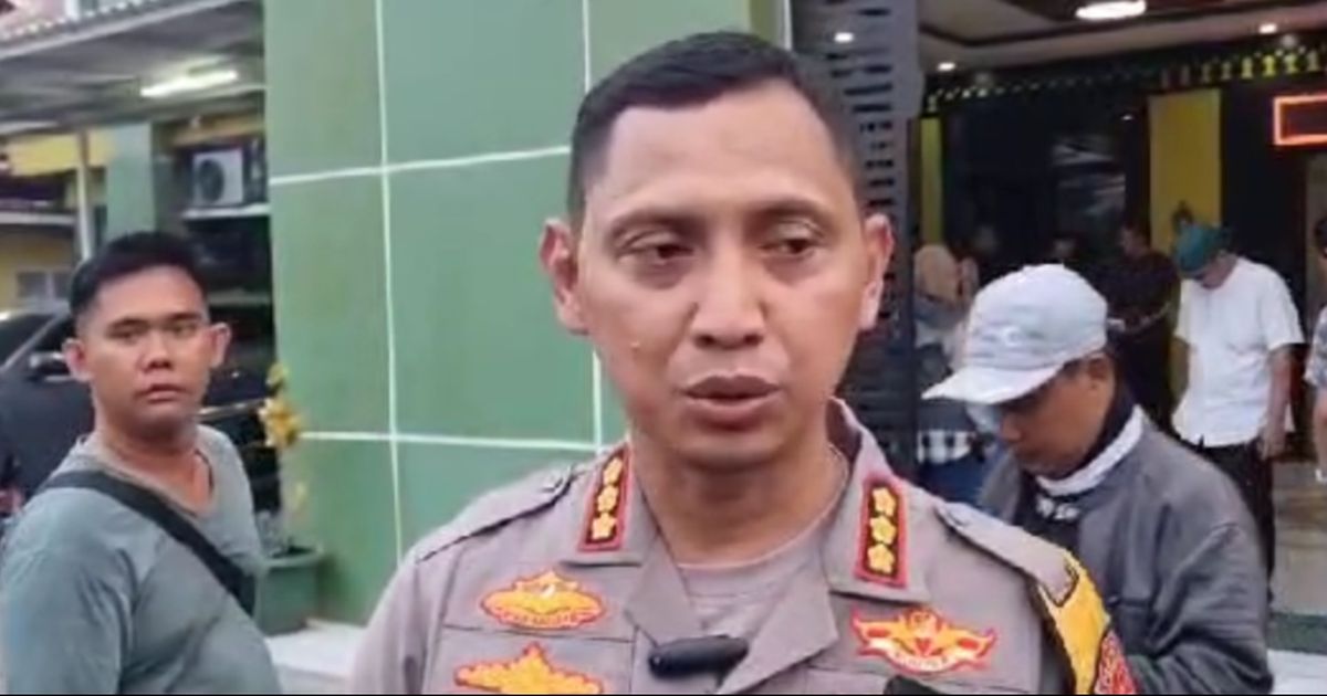 Buronan Kasus Pencabulan Anak Panti Diringkus saat Belanja di Pasar Palembang