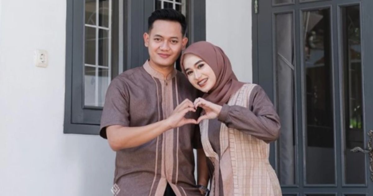 5 Rekomendasi Baju Couple Terbaru Lebaran 2025, Diprediksi Bakal Populer di Idul Fitri 1446H