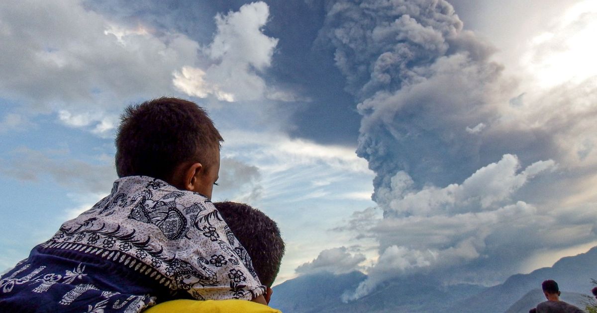 FOTO: Dahsyatnya Letusan Terbaru Gunung Lewotobi Laki-Laki, Lontarkan Abu Vulkanik Setinggi 4.000 Meter