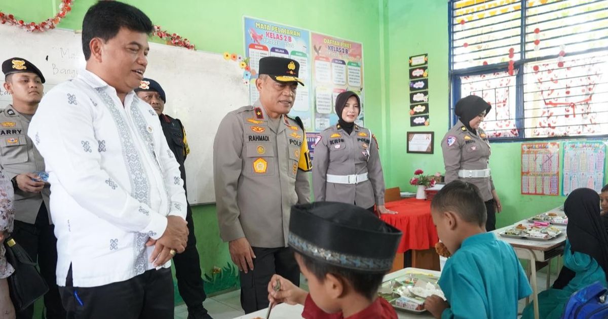 Dimasak di Dapur Lapangan, Polda Riau Sediakan 400 Porsi Makan Bergizi Gratis untuk Pelajar