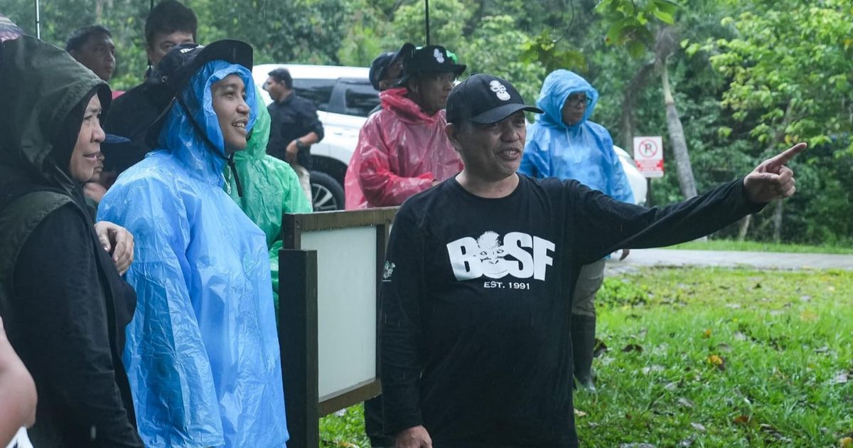 Kunker ke Kaltim, Menhut Raja Antoni Cek Konservasi Orang Utan dan Beruang Madu di BOSF