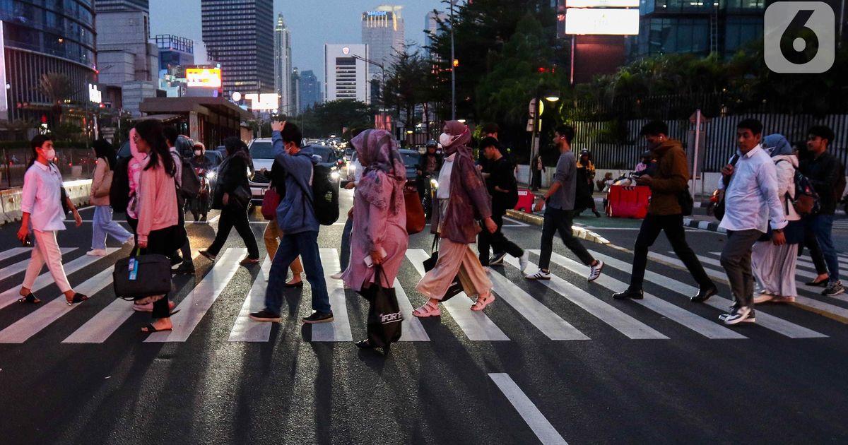 Hitung-hitungan Biaya Hidup Layak di Jakarta Rp14,8 Juta, UMP 2025 Naik Hanya Jadi Rp5,3 Juta