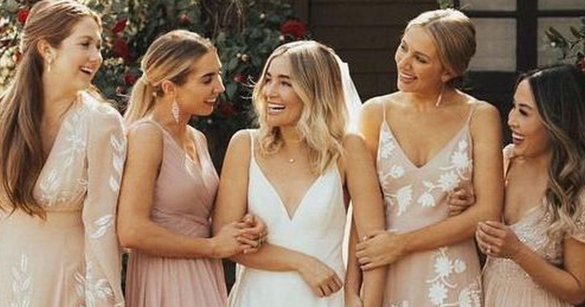 7 Model Baju Bridesmaid yang Elegan untuk Tampil Memukau di Momen Spesial