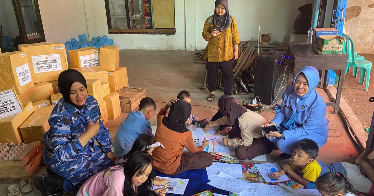 Didampingi Danlanud Husein Sastranegara, PIA Ardhya Sebar Bantuan buat Korban Bencana Alam di Cianjur