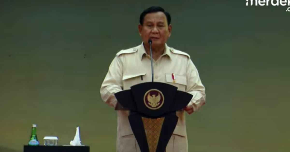 VIDEO: Sorot Tajam Mayor Teddy, Prabowo Terkejut Cek Sosmed Depan Meutya 