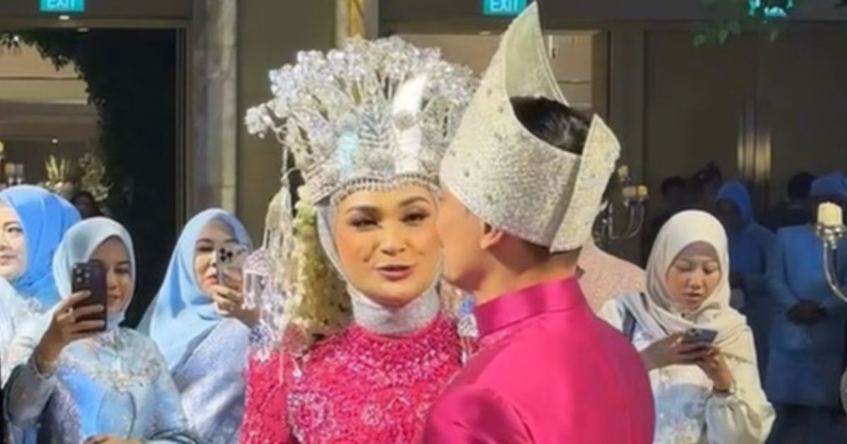 Romantis Banget, Potret First Dance Zumi Zola dan Putri Zulhas di Resepsi Pernikahannya - Cium Kening Mesra