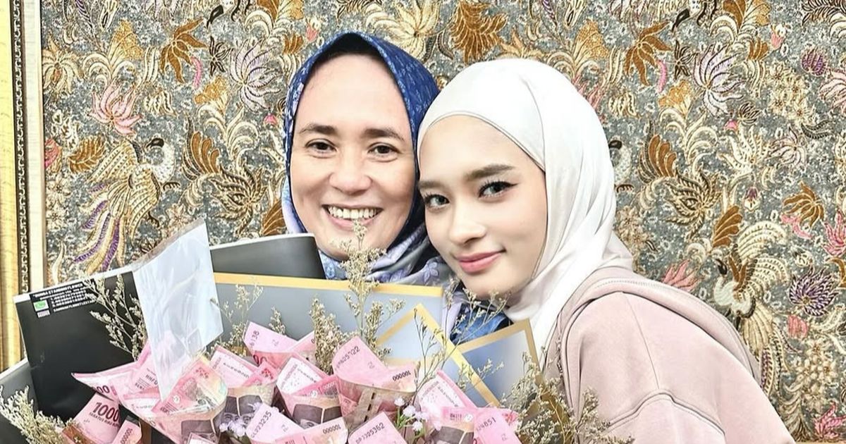 Jarang Sekali Tersorot, Potret Ibunda Inara Rusli Cantiknya 11 12 dengan Sang Putri - Wajah Mungil & Berkulit Putih