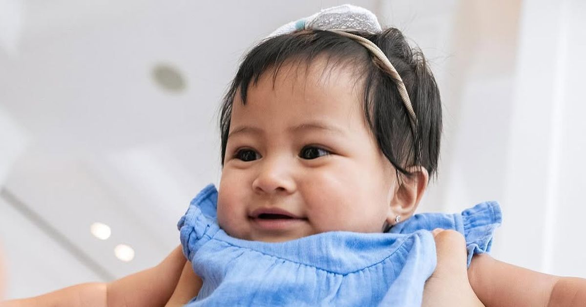 Nagita Slavina Suapi Makan Baby Lily, Sikapnya Sangat Telaten dan Terlihat Penuh Kehangatan Buat Tersentuh