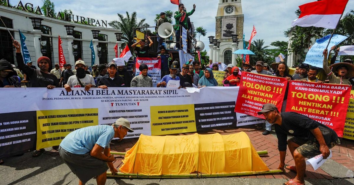 FOTO: Aksi Warga Desa Iwul Bogor Tolak Alih Fungsi Lahan Pertanian Jadi Perumahan