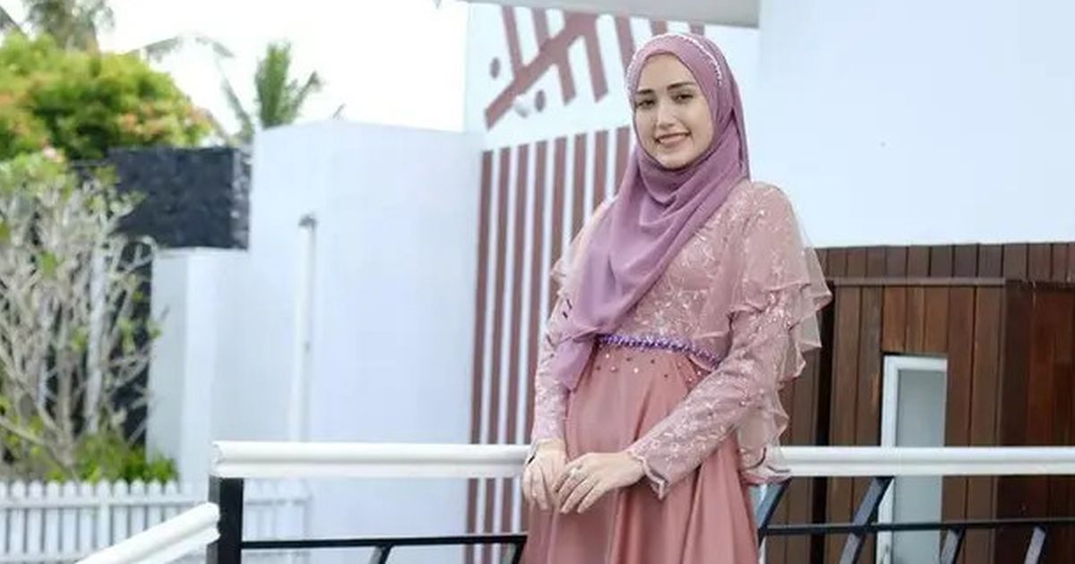 Tren Gamis Polos Modern 2025, Pilihan Tampil Anggun dari Remaja hingga Ibu Rumah Tangga