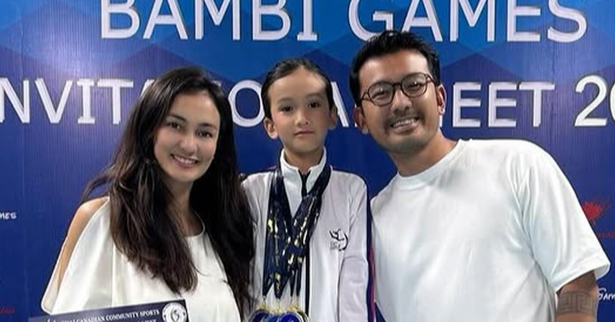 Potret Salma Putri Cantik Atiqah Hasiholan & Rio Dewanto Raih 4 Medali Emas di Kompetisi Gymnastic