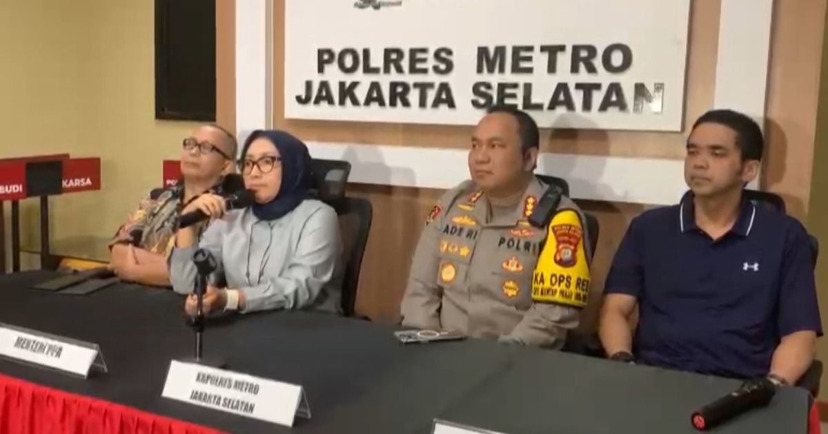 Momen Menteri PPPA Arifatul Menahan Tangis Usai Bertemu ABG Bunuh Ayah dan Nenek di Cilandak