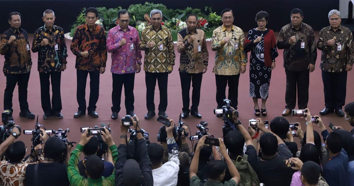 FOTO: Ucap Pakta Integritas, Pimpinan dan Dewas KPK Resmi Mulai Menjabat