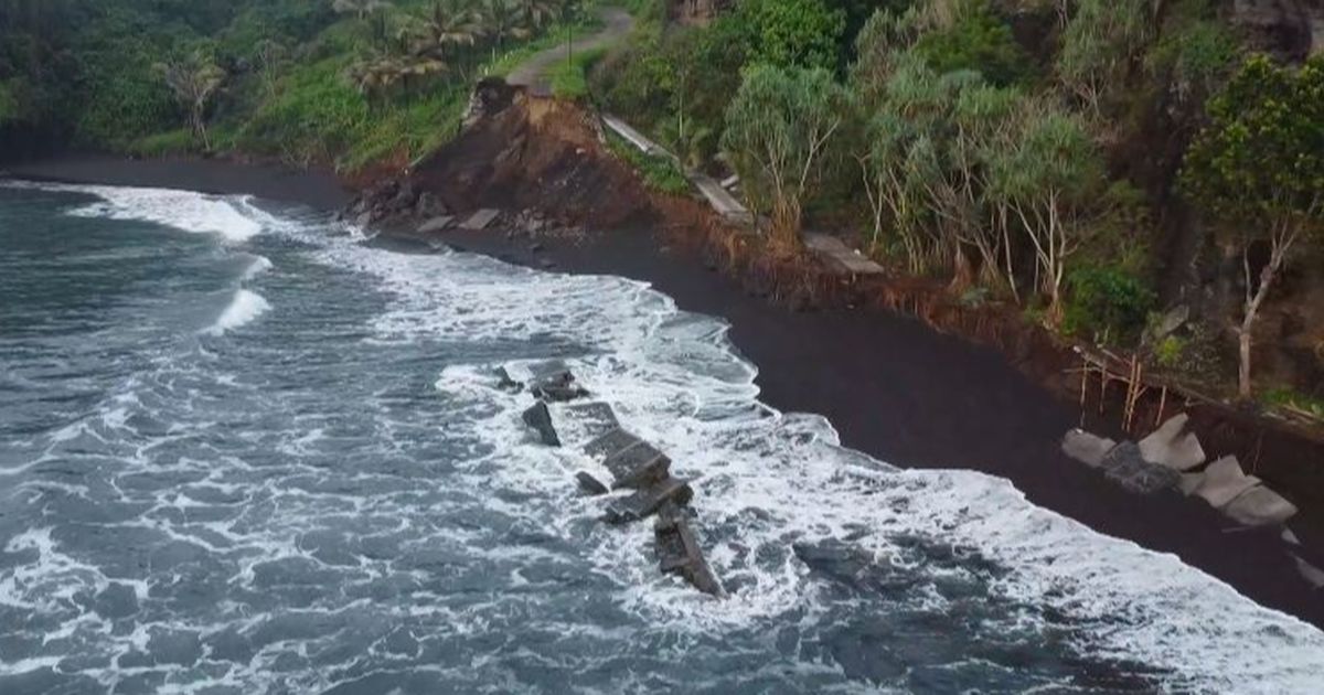 Jalan Penghubung Dua Kecamatan di Lumajang Tak Bisa Diakses, Warga Harus Memutar 54 Kilometer