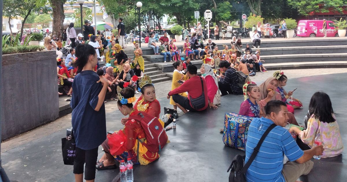 Sudah Dandan, Latihan & Datang Sejak Pagi, Ratusan Penari Cilik Kecewa Gagal Pentas Langsung Geruduk Kantor Gubernur