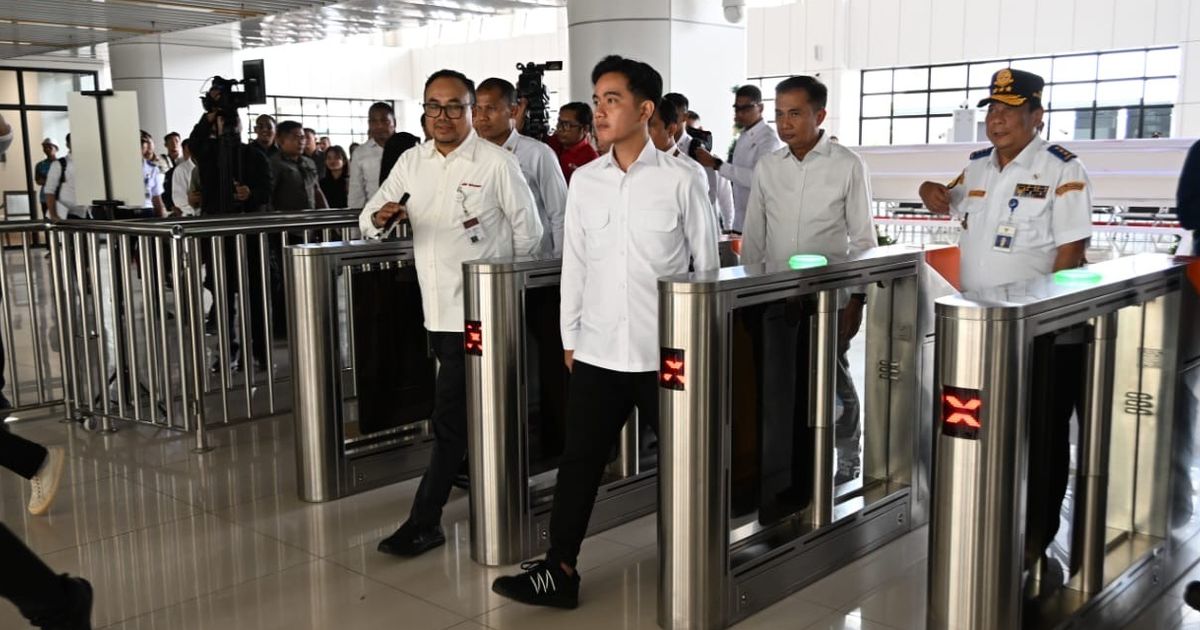 VIDEO: Intip Gaya Wapres Gibran Rapat di Kereta Cek Proyek Stasiun KCIC Karawang