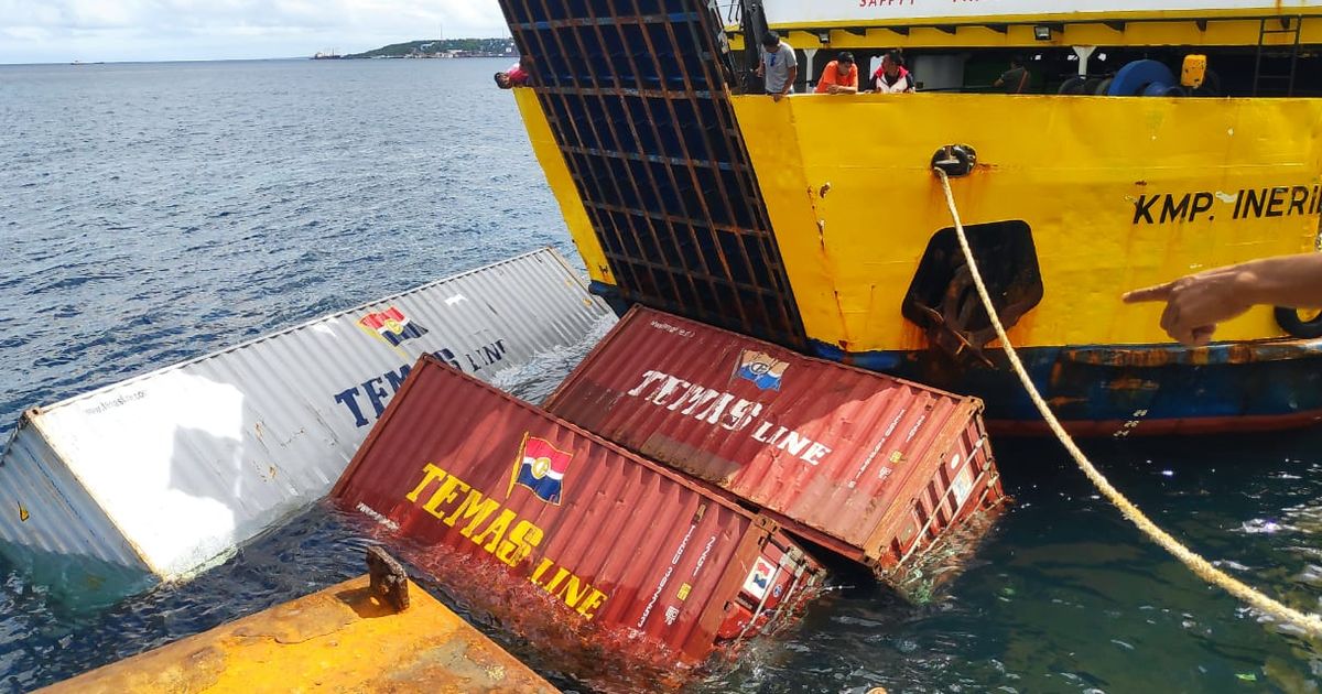 Penampakan Kapal Kargo Pengangkut Beras dan Semen Tenggelam di Teluk Kupang, Kok Bisa?