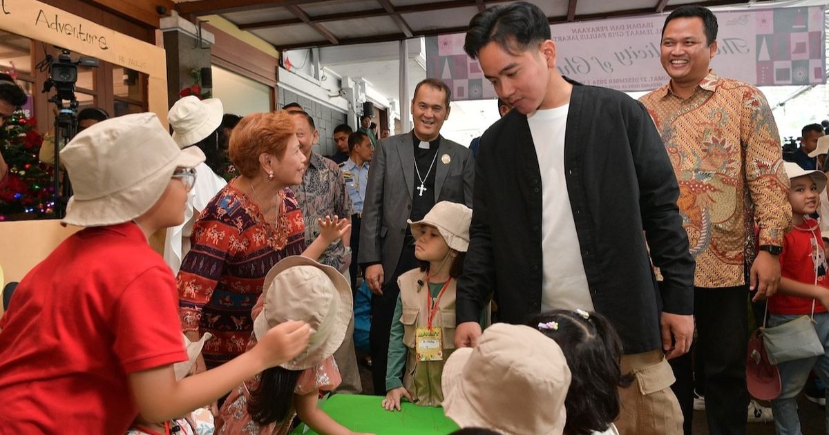 Momen Gibran Tinjau Acara Penyambutan Natal di GPIB Paulus Menteng