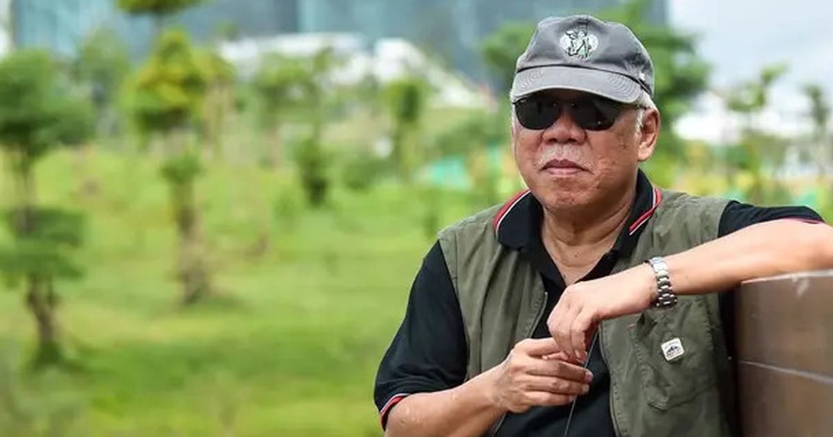 Kelakuan Kocak Pak Bas di Acara Dies Natalis UGM, Pegang Kepala hingga Rapikan Rambut 'Bapak Marketing Indonesia'