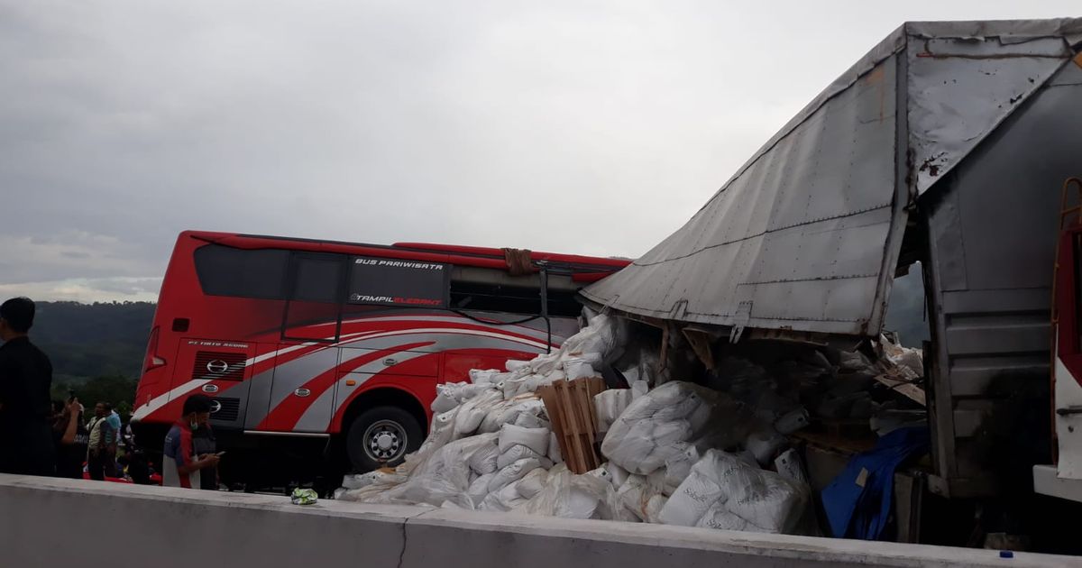 Kronologi Truk vs Bus Wisata Kecelakaan di Tol Malang, 4 Orang Tewas