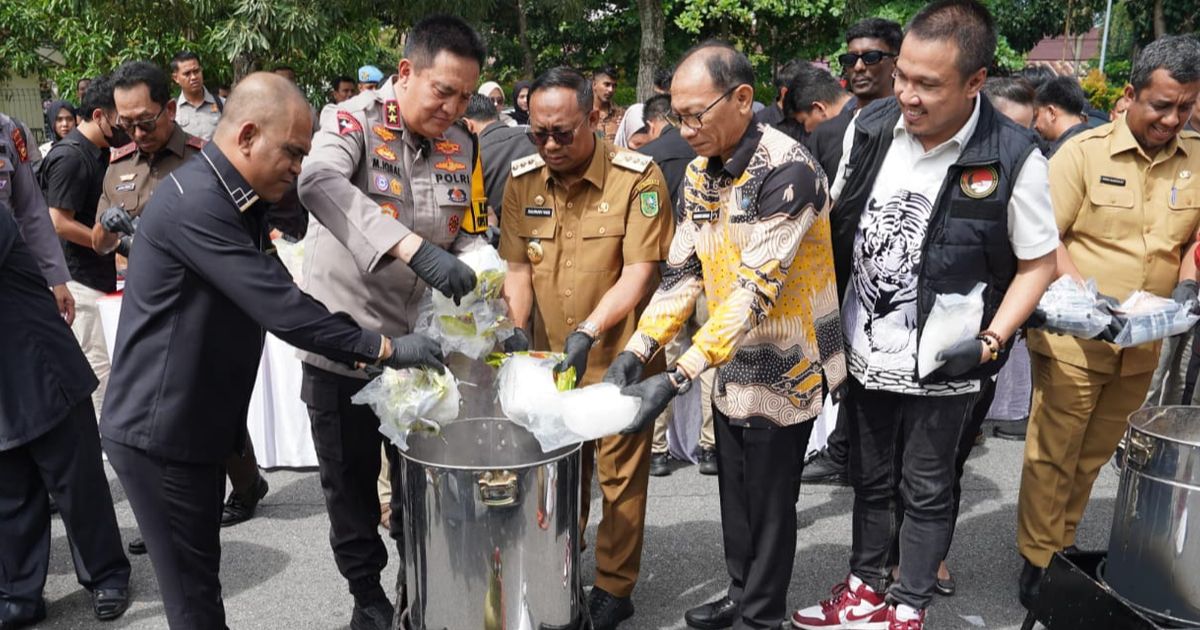 Puluhan Kilogram Narkoba di Riau Dimusnahkan, Dimasak Pakai Cairan Pembersih Lantai