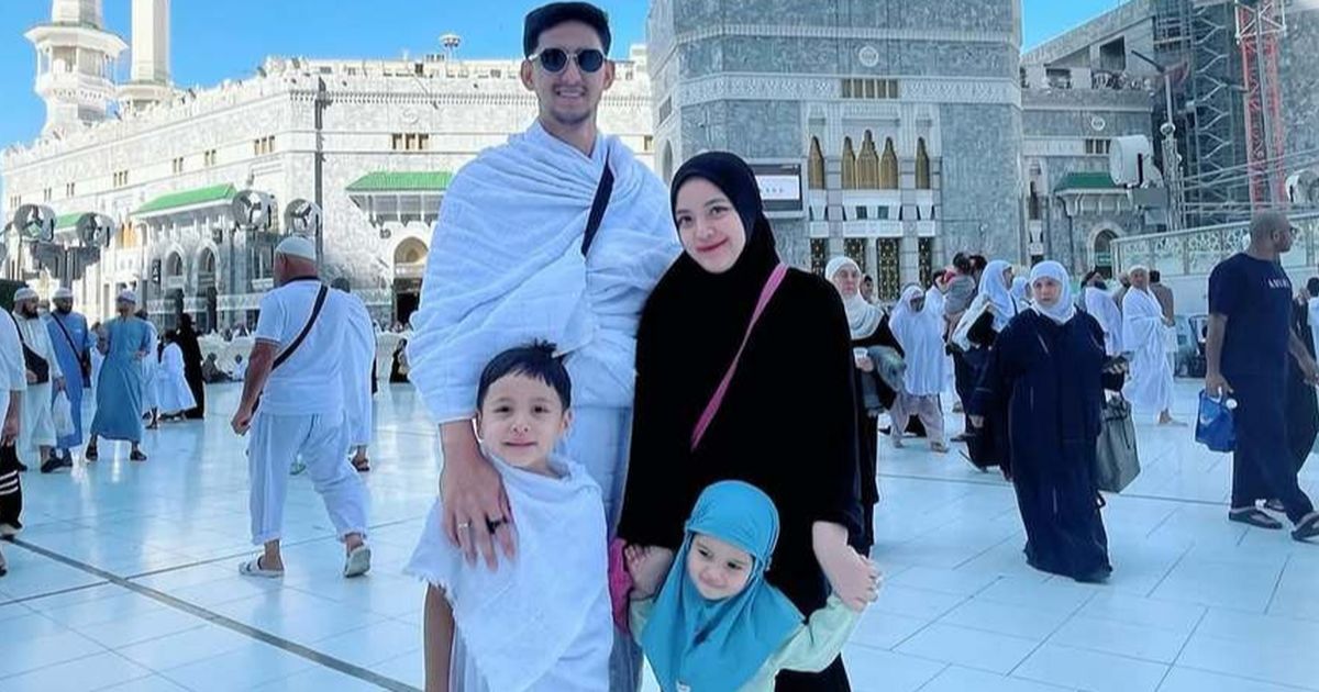 Potret Tasya Kamila Bersama Suami Boyong Dua Anaknya Jalani Ibadah Umrah, Bahagia Banget Ibadah Bersama Meski Repot