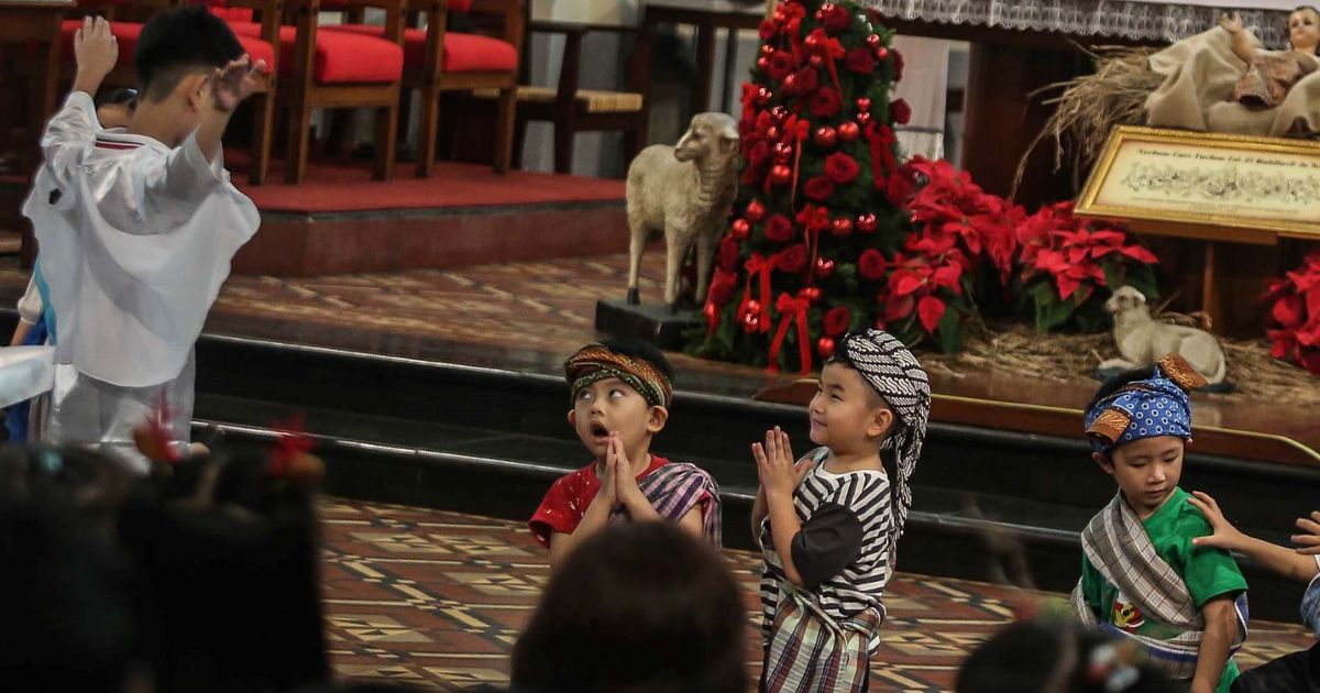 FOTO: Keceriaan Anak-Anak Ikuti Misa Natal di Gereja Katedral Jakarta, Diwarnai Operet Kelahiran Yesus