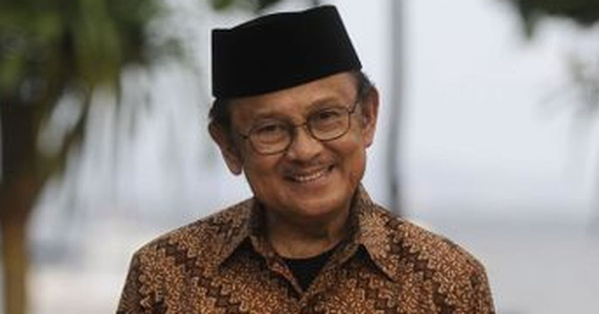 50 Kata Kata Cinta BJ Habibie yang Menyentuh Hati