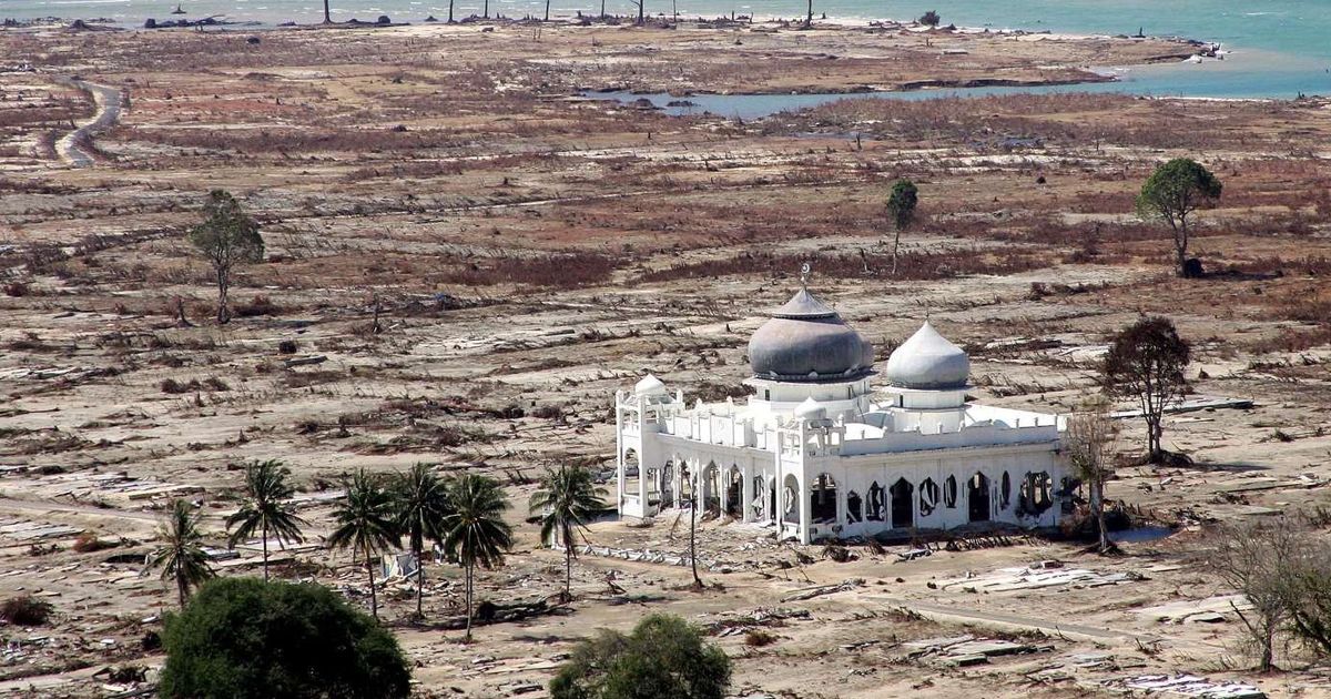 FOTO: Mengenang Potret Pilu Kehancuran Akibat Tsunami Aceh 20 Tahun Lalu, Ratusan Ribu Jiwa Melayang