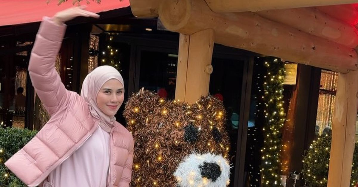 Stunning! Potret Syahnaz Sadiqah Liburan Bareng Amy Qanita ke Paris, Selalu Tampil Berkelas dan Elegan Abis