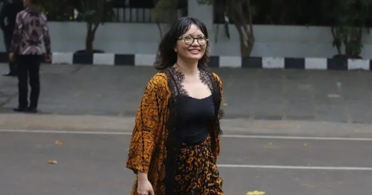 Penampilan Bersahaja Prof Stella Bawa Tas Ransel Bareng Staf Ikut Sidang Kabinet