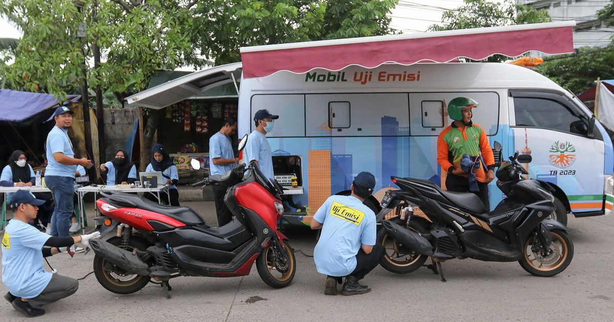 FOTO: Antusiasme Warga Ikut Uji Emisi Gratis