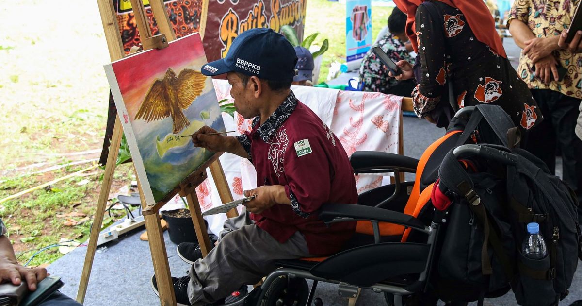 FOTO: Hari Disabilitas Internasional, Penyandang Difabel Pamerkan Kreasi dan Bakat di Taman Ismail Marzuki