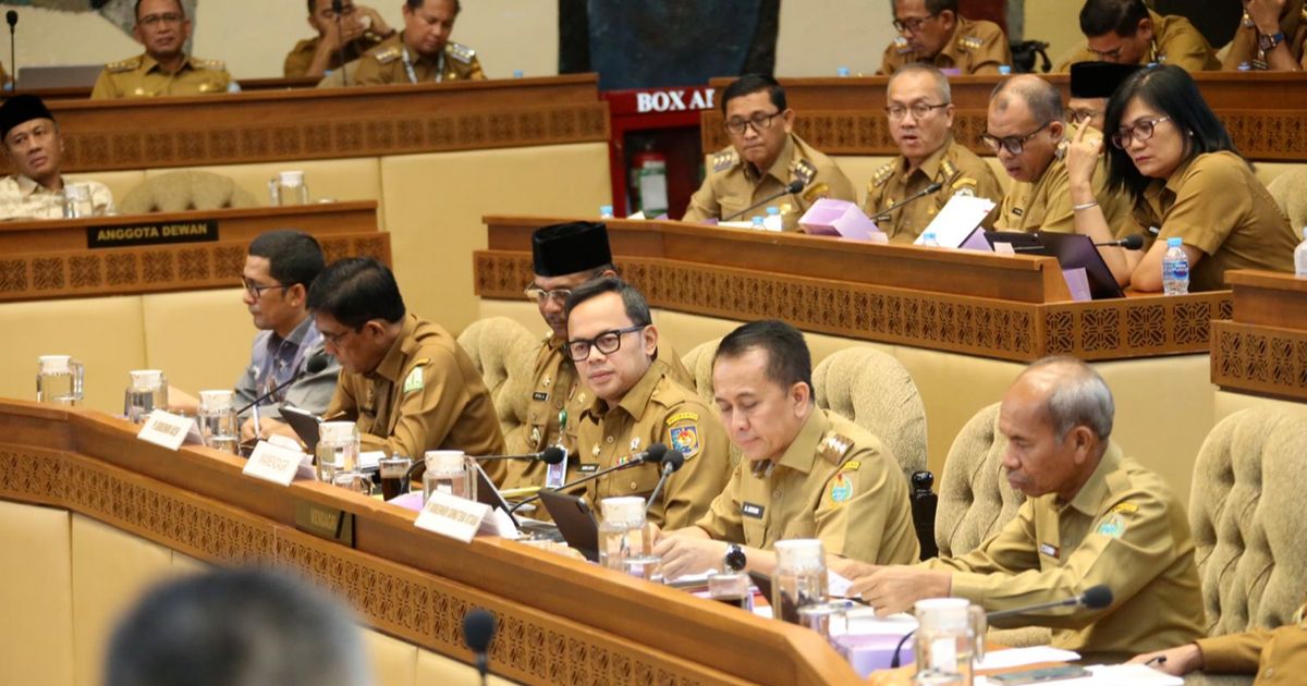 Rapat Bareng Komisi II DPR, Wamendagri Paparkan Pelaksanaan Pilkada Serentak 2024