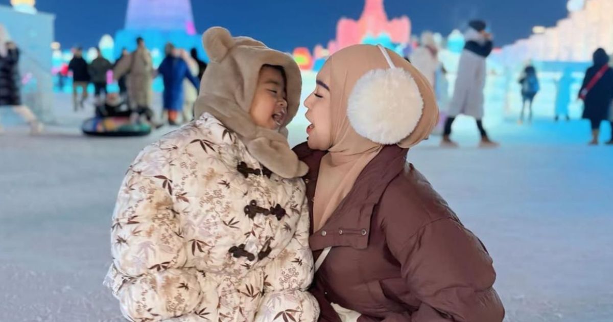 7 Potret Bahagia Ria Ricis dan Moana Liburan Akhir Tahun di Harbin China saat Cuaca Ekstrem -15 C, Outfit Musim Dinginya Curi Perhatian