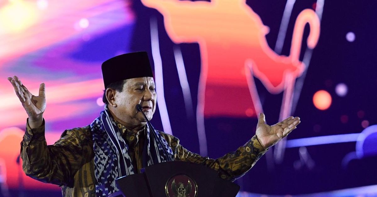 VIDEO: Kejutan Prabowo Bisik-Bisik Isu Penting ke Jurnalis, Begini Reaksi Gibran Hingga Kapolri