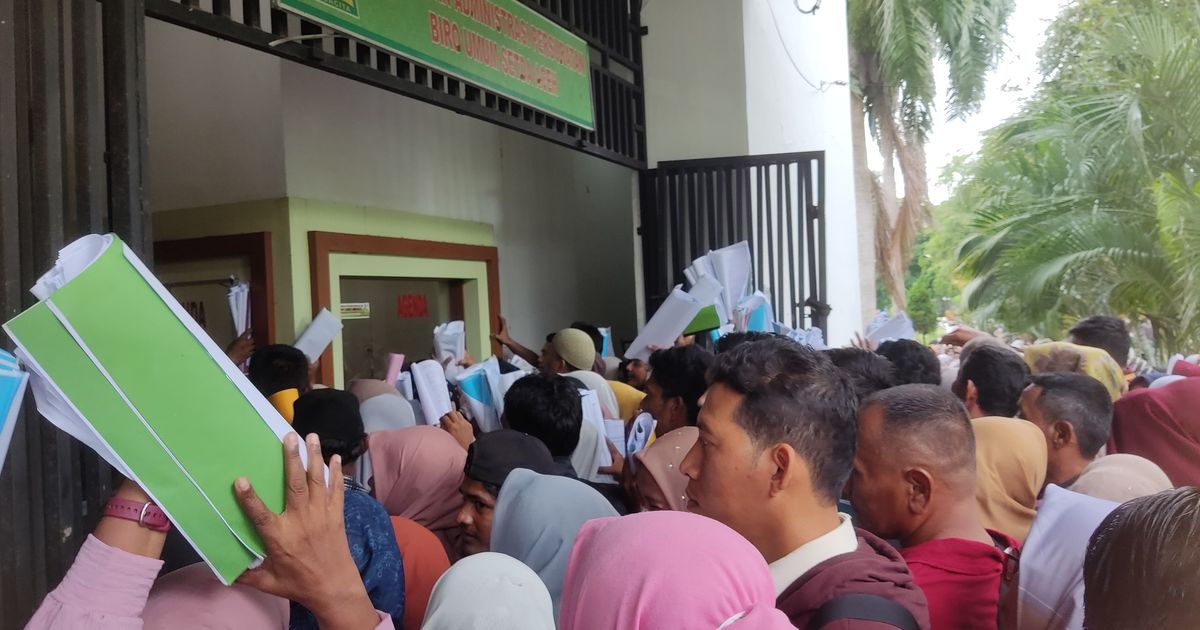 Warga Ramai-Ramai 'Geruduk' Kantor Gubernur Aceh karena Isu Pembagian Bantuan Ternyata Hoaks