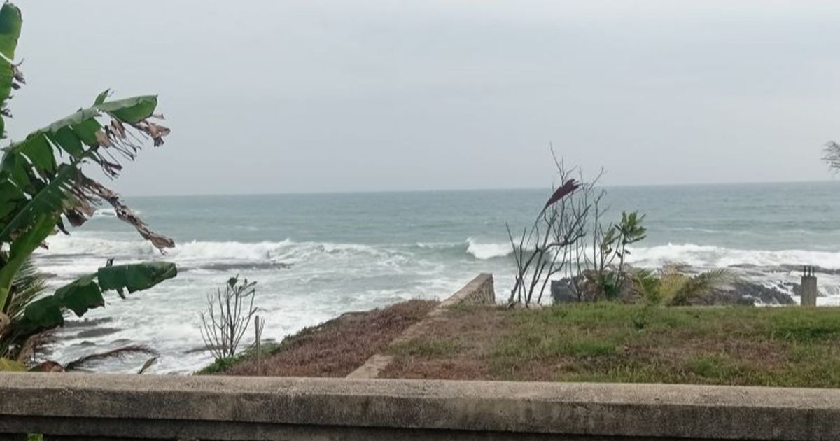 Gelombang Tinggi Diprediksi Landa Selatan Lebak, Wisatawan Pantai Bagedur hingga Kawasan Sawarna Diminta Waspada