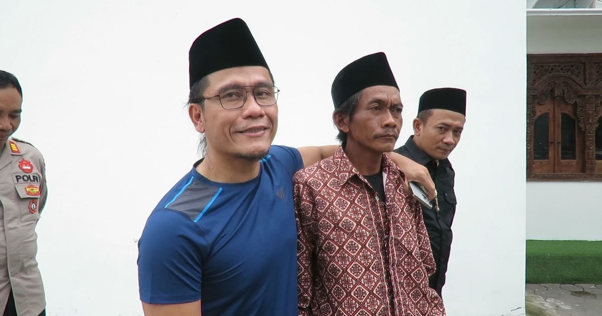 Momen Sunhaji Penjual Es Teh Datang ke Ponpes Gus Miftah, Diberi Seragam Banser