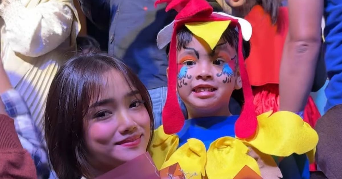 Lucu dan Bikin Gemas, Potret Gala Sky Anak Mendiang Vannesa Angle Pakai Kostum Ayam saat Tampil di Acara Sekolah