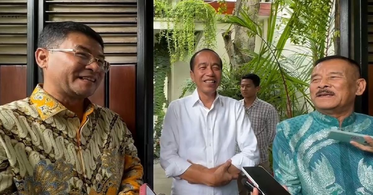 VIDEO: Tawa Jokowi Usai Dipecat PDIP & Jawab Rencana Ikut Parpol 