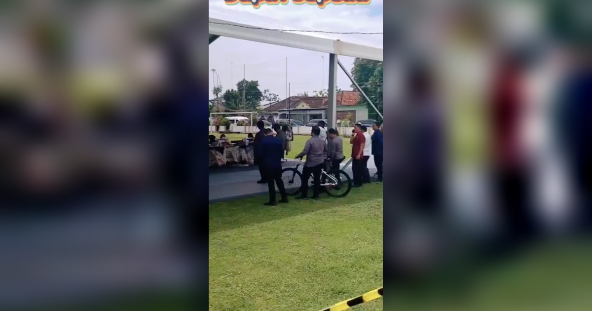 Momen Ibu-Ibu di Bantul Dapat Sepeda Gratis, Langsung Gowes di Depan Presiden Jokowi