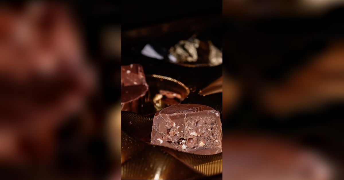 Dapat Cokelat Sekardus dari Pacar, Perempuan Ini Malah Jadi Pedagang Cokelat